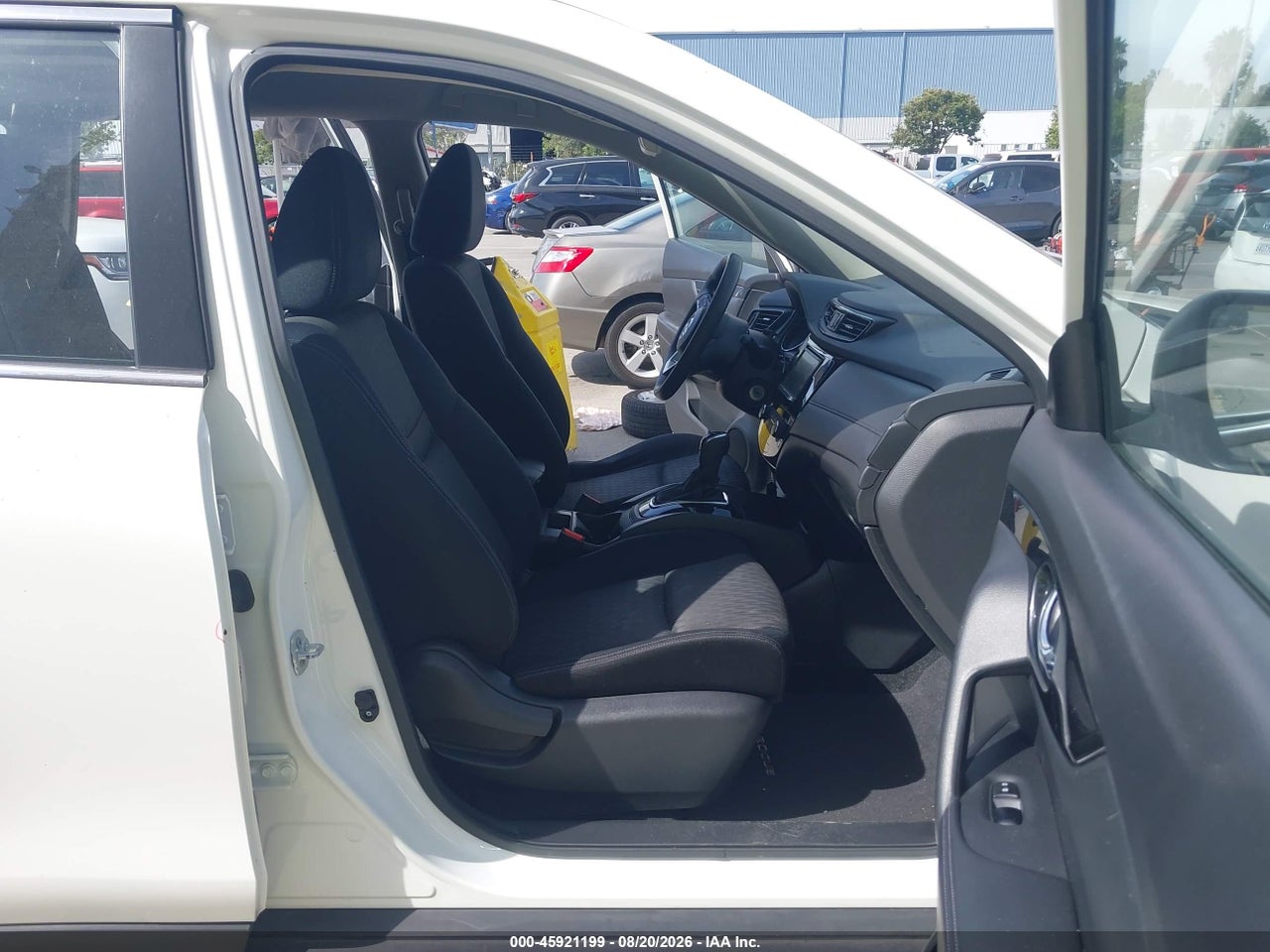 2017 NISSAN ROGUE S · 5/11