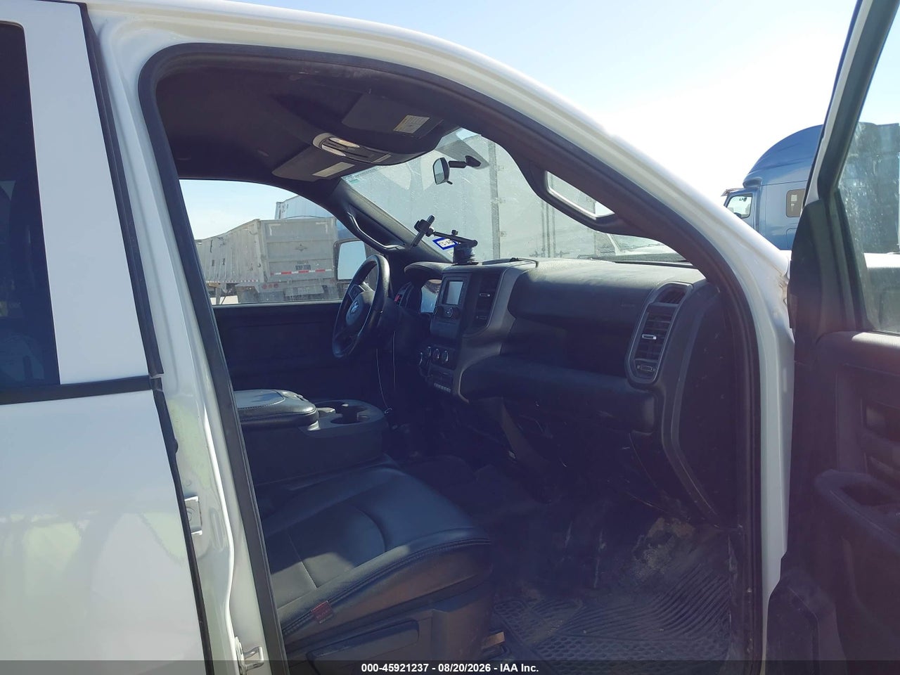 2023 RAM 2500 TRADESMAN  4X4 6'4 BOX · 5/11