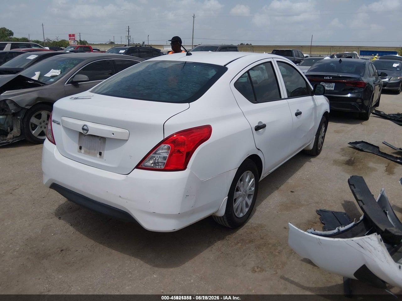 2015 NISSAN VERSA 1.6 S · 4/11