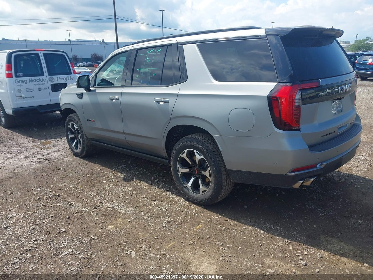 2025 GMC YUKON 4WD AT4 · 3/11