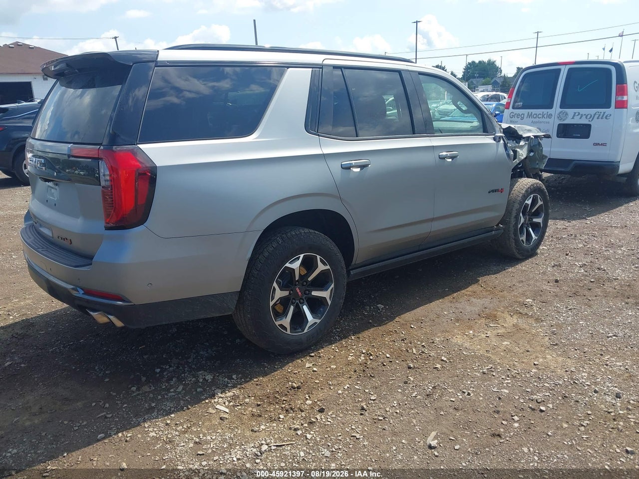 2025 GMC YUKON 4WD AT4 · 4/11