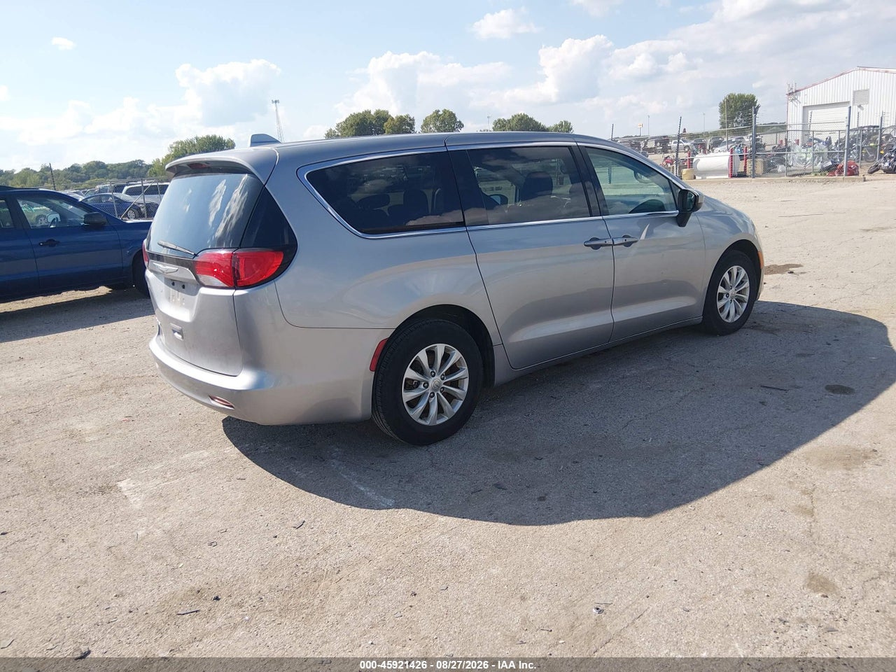 2017 CHRYSLER PACIFICA TOURING · 4/11