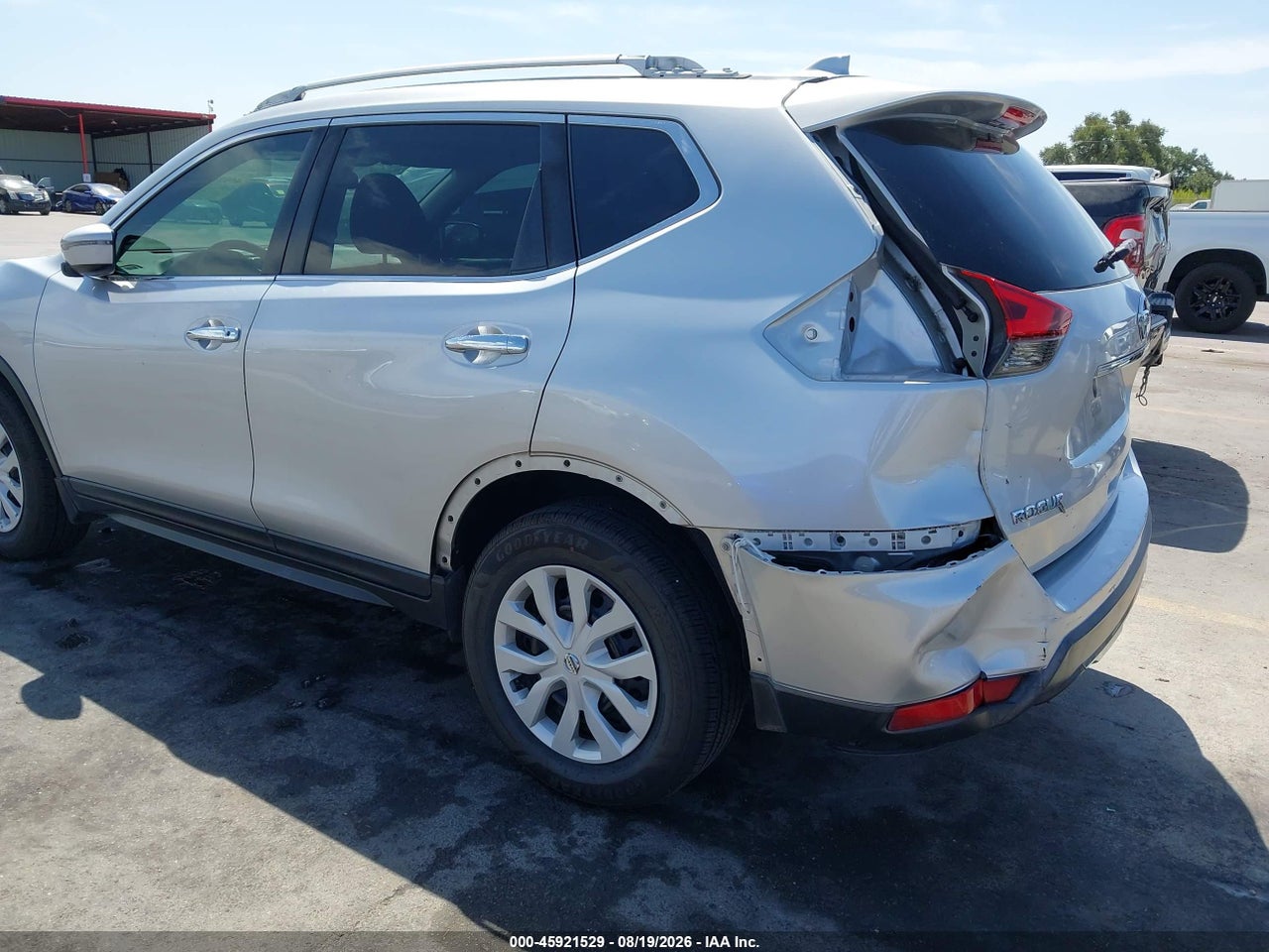 2017 NISSAN ROGUE S · 6/11