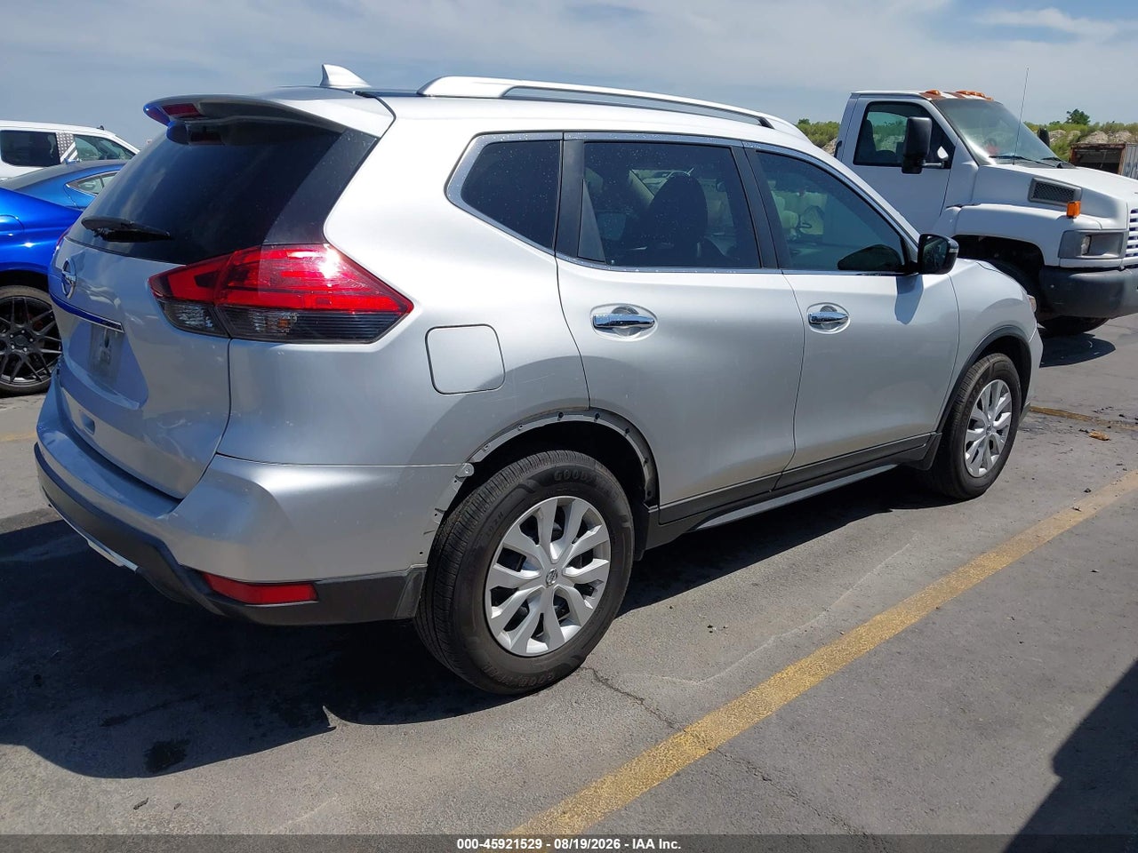 2017 NISSAN ROGUE S · 4/11