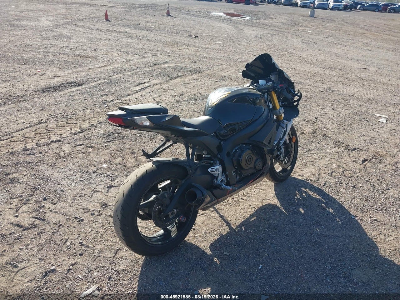 2014 SUZUKI GSX-R750 · 4/10