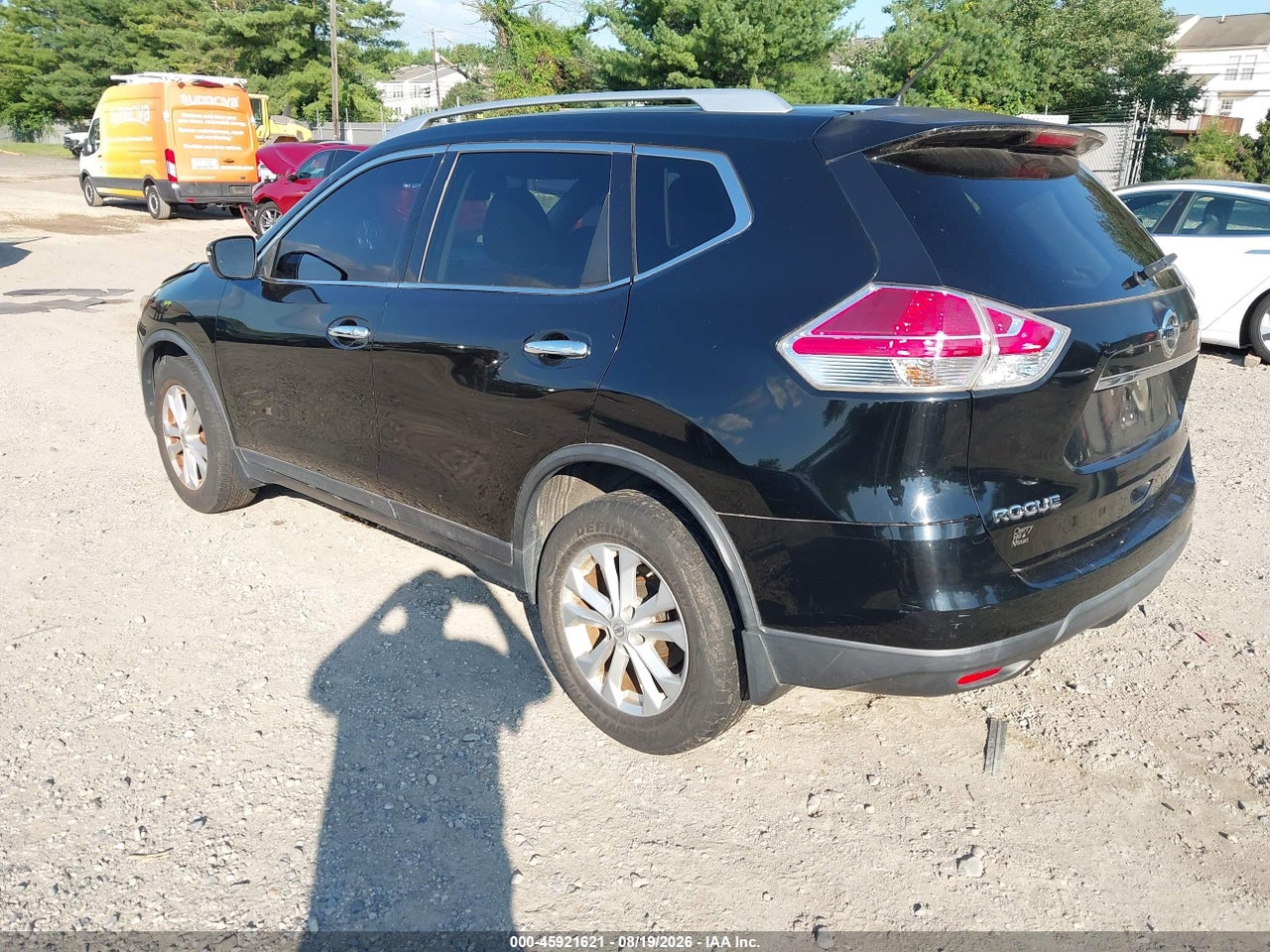 2015 NISSAN ROGUE SV · 3/11