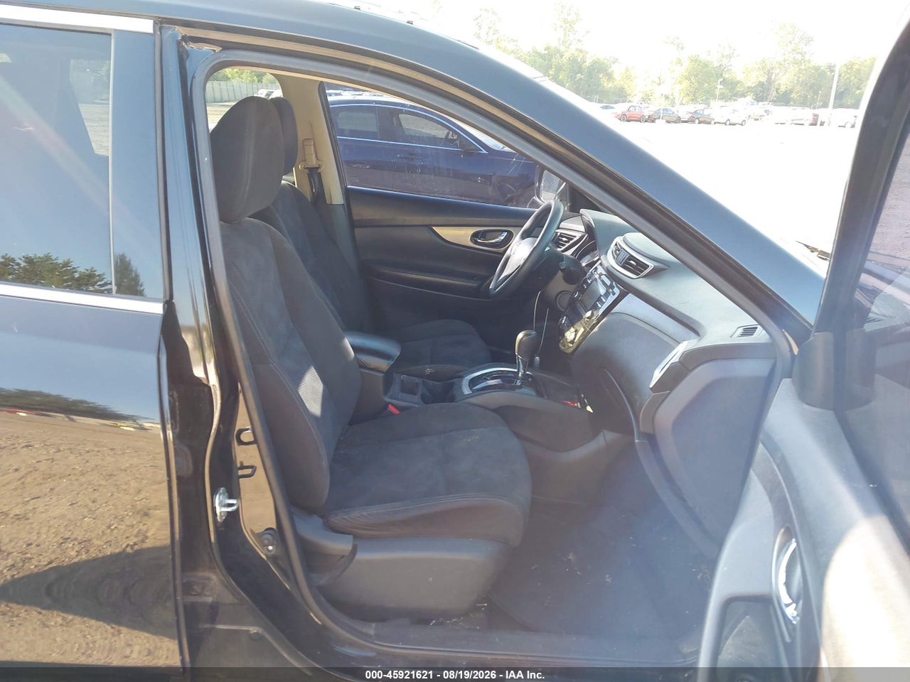 2015 NISSAN ROGUE SV · 5/11