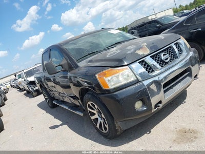 2013 NISSAN TITAN SV