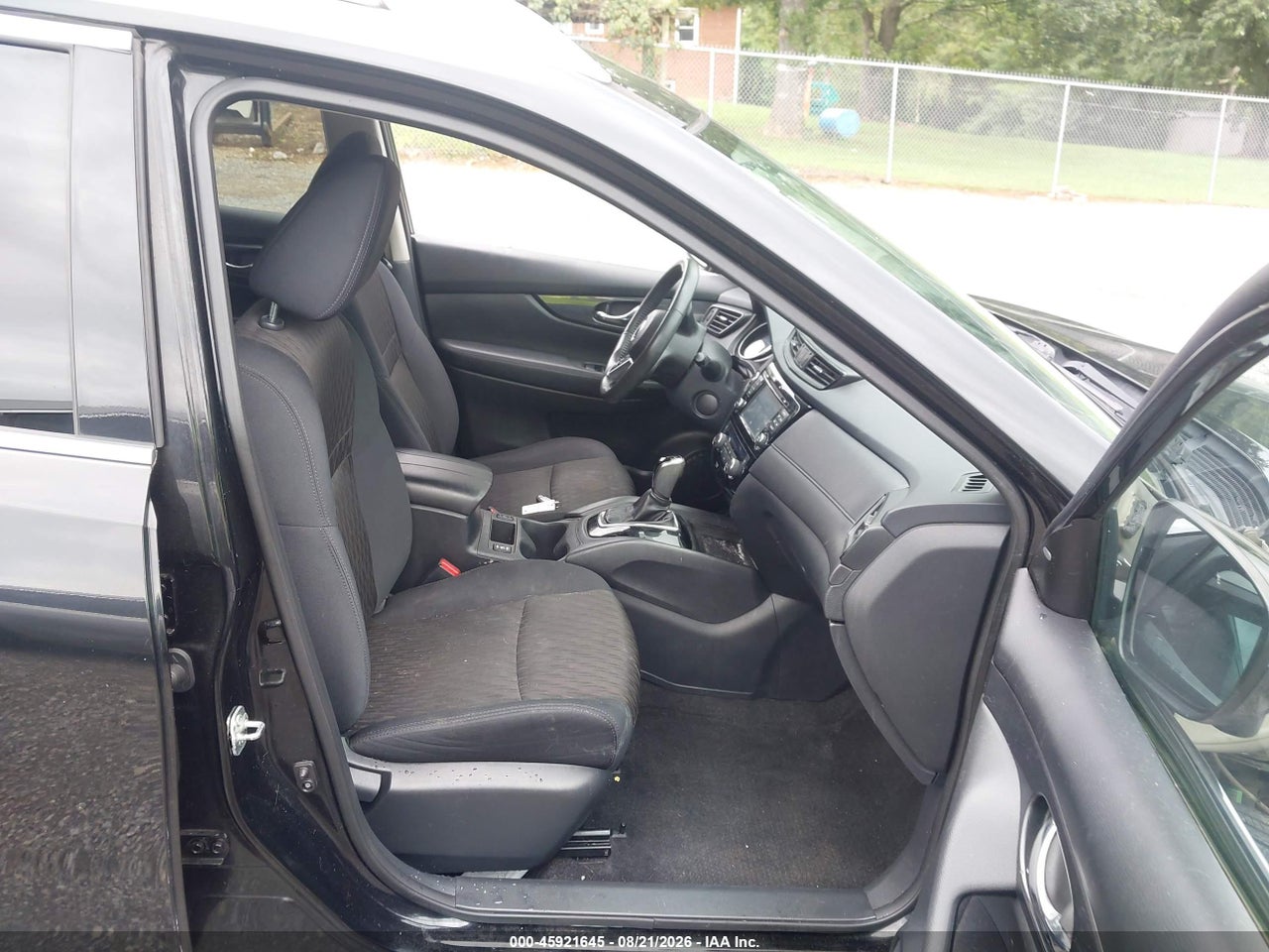 2017 NISSAN ROGUE SV · 5/11