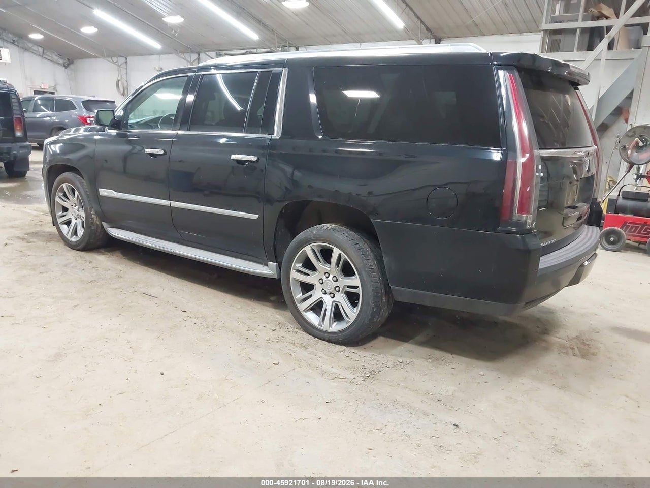 2015 CADILLAC ESCALADE ESV LUXURY · 3/11