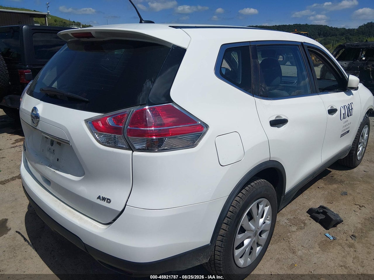 2016 NISSAN ROGUE S · 4/11