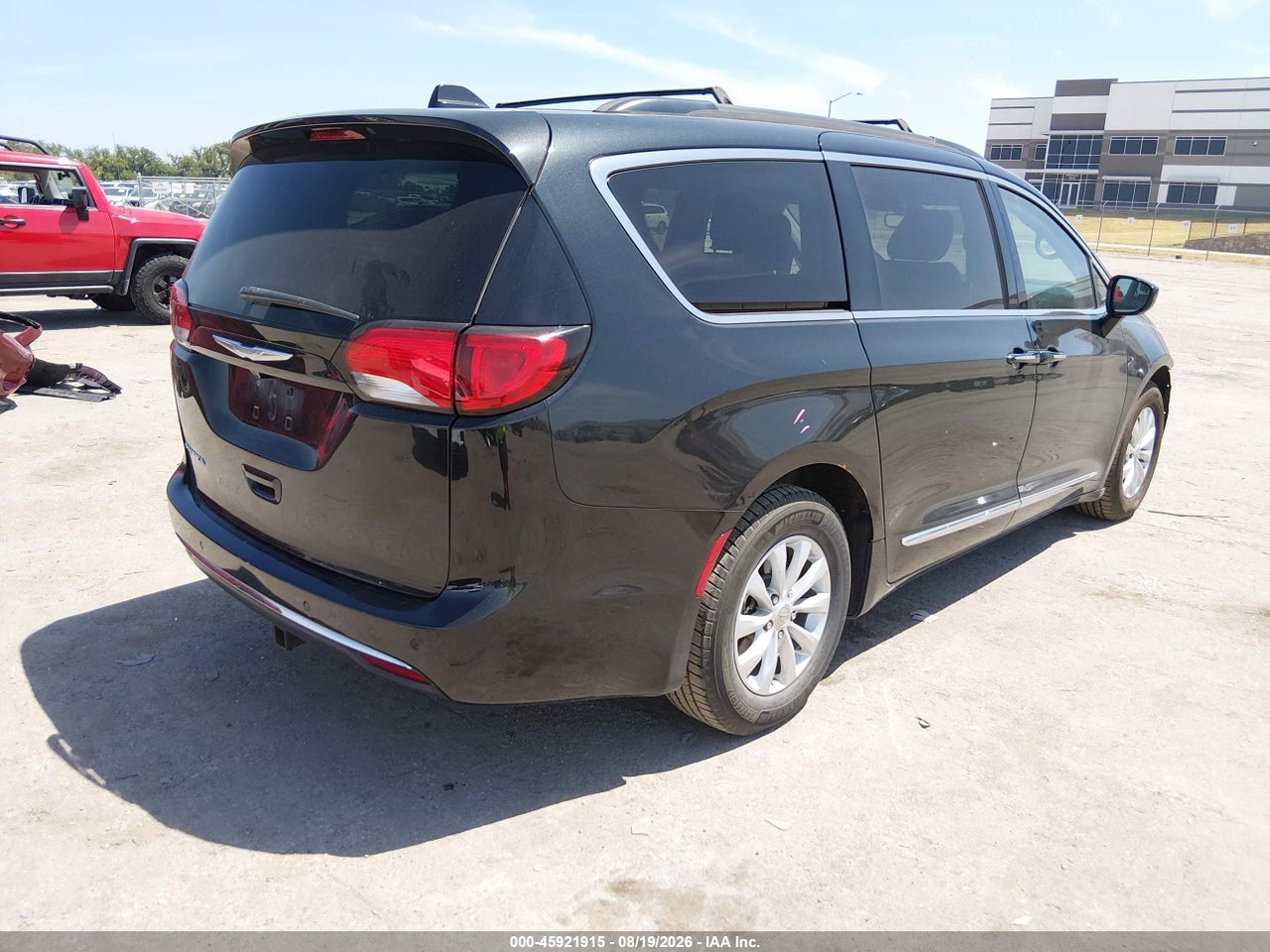 2017 CHRYSLER PACIFICA TOURING-L · 4/11