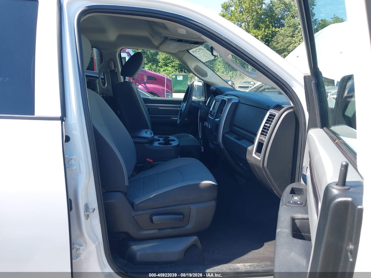 2024 RAM 1500 CLASSIC SLT  4X2 6'4 BOX · 5/11