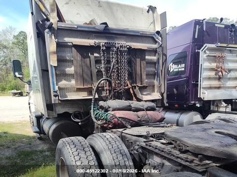 3AKJGLDR9KD****** · 2019 FREIGHTLINER CASCADIA 125   · 3/8