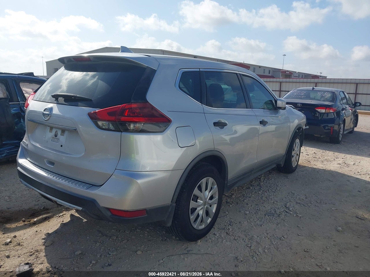 2018 NISSAN ROGUE S · 4/11