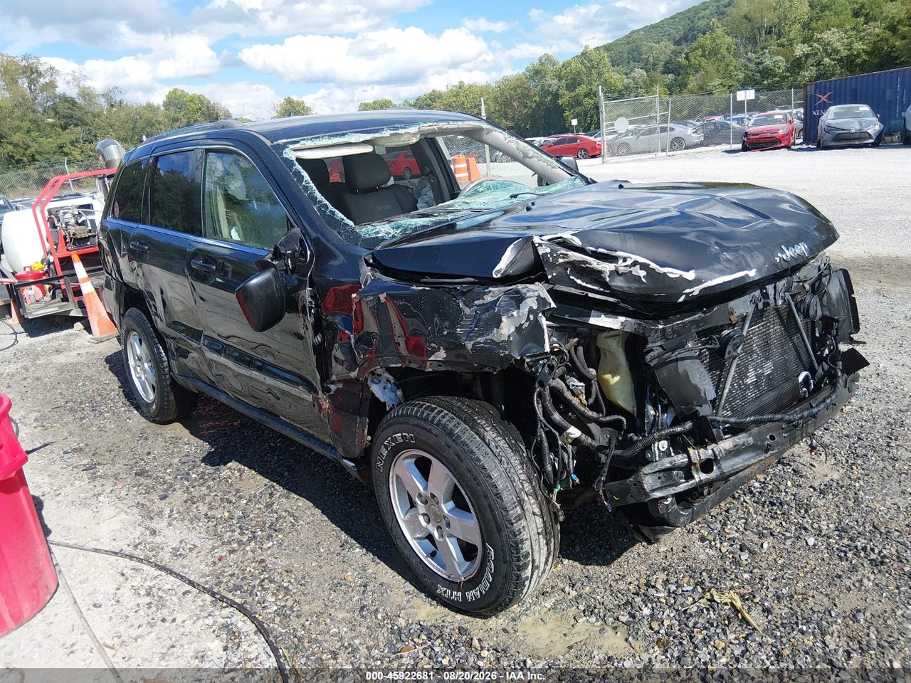1J4RR4GG0BC****** · 2011 JEEP GRAND CHEROKEE LAREDO