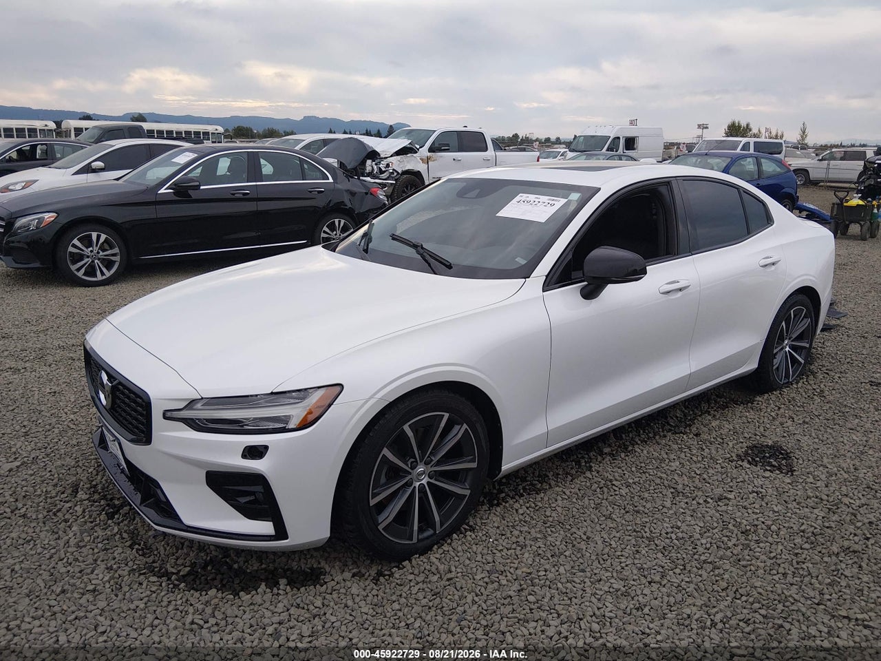 2022 VOLVO S60 B5 MOMENTUM · 2/11