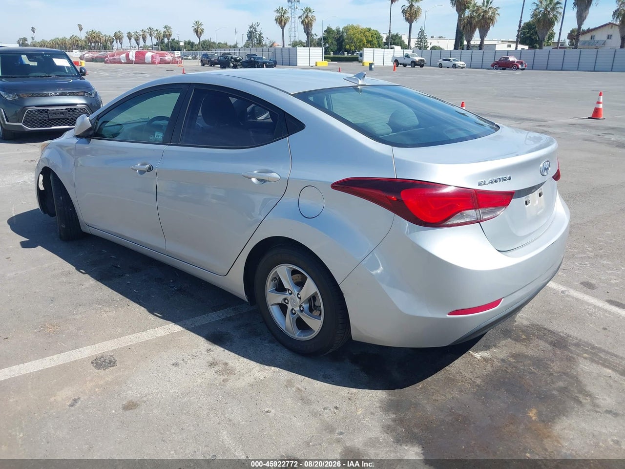 2014 HYUNDAI ELANTRA SE · 3/10