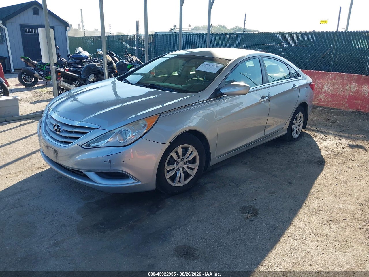 2013 HYUNDAI SONATA GLS · 2/10