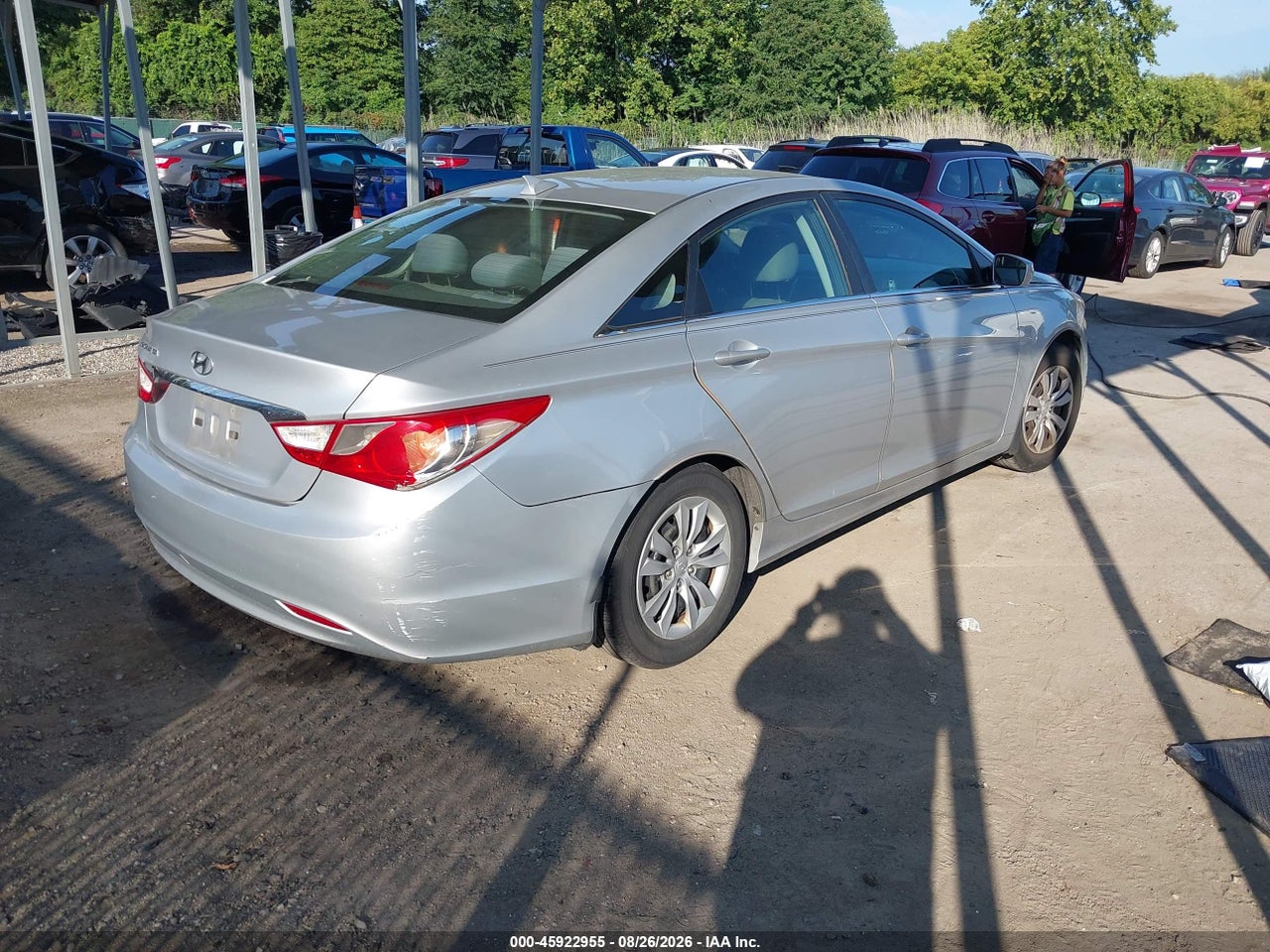 2013 HYUNDAI SONATA GLS · 4/10