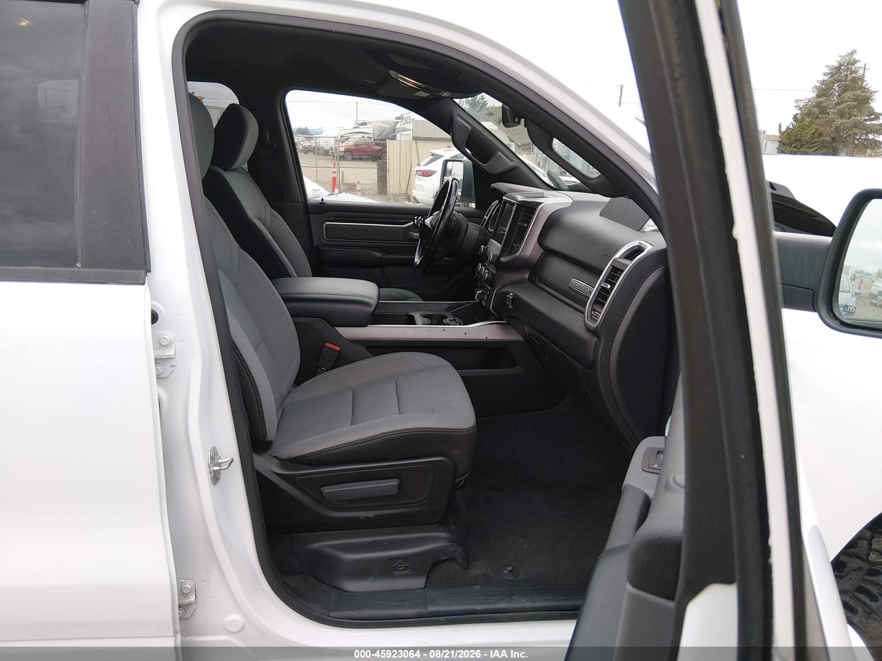 2021 RAM 1500 BIG HORN  4X4 5'7 BOX · 5/11