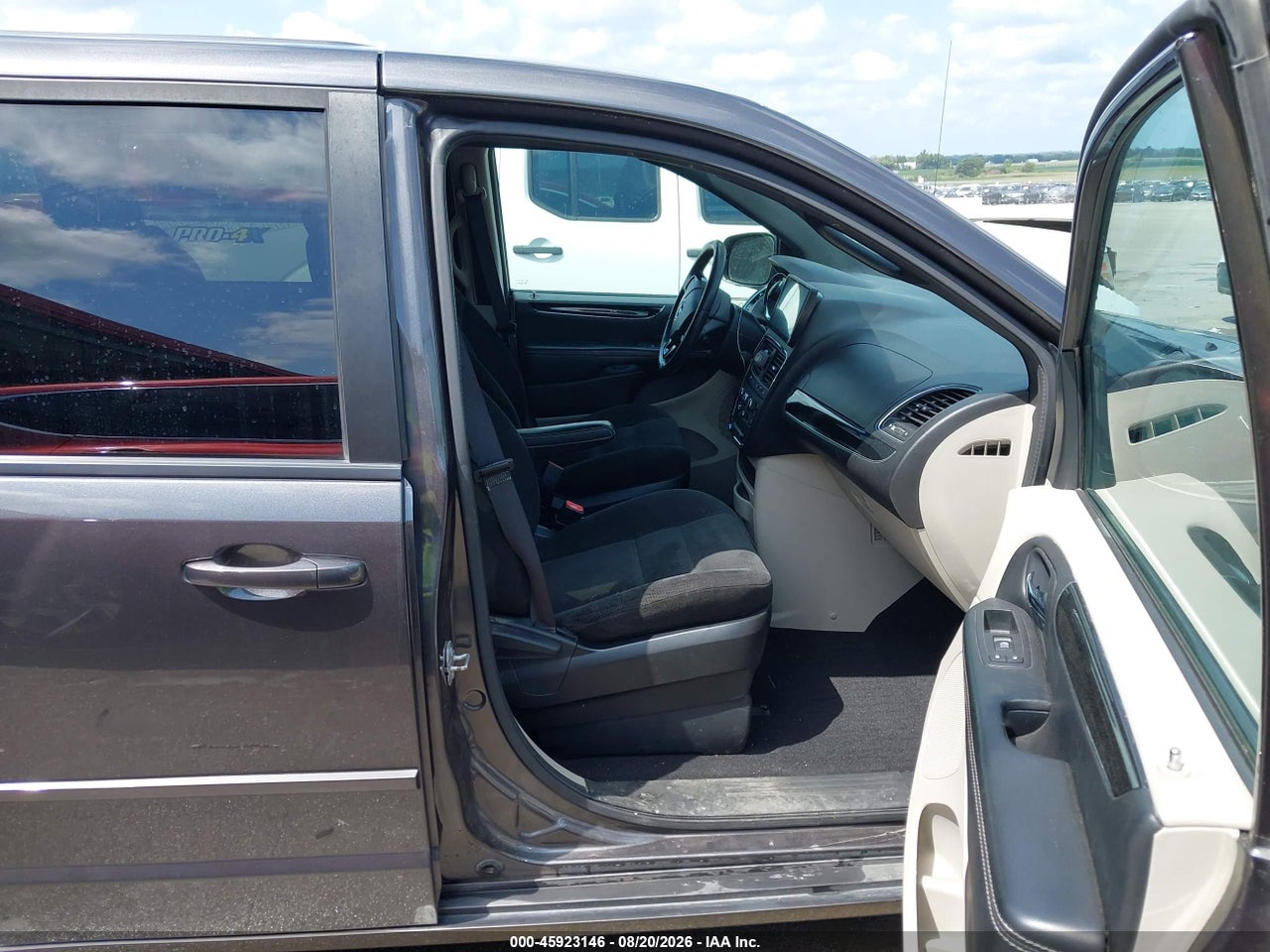 2016 DODGE GRAND CARAVAN SE PLUS · 5/11