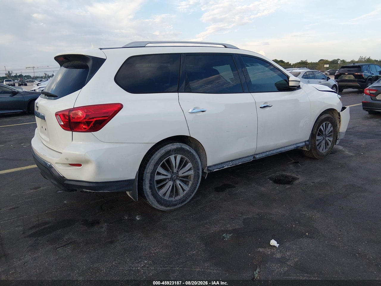 2019 NISSAN PATHFINDER S · 4/11