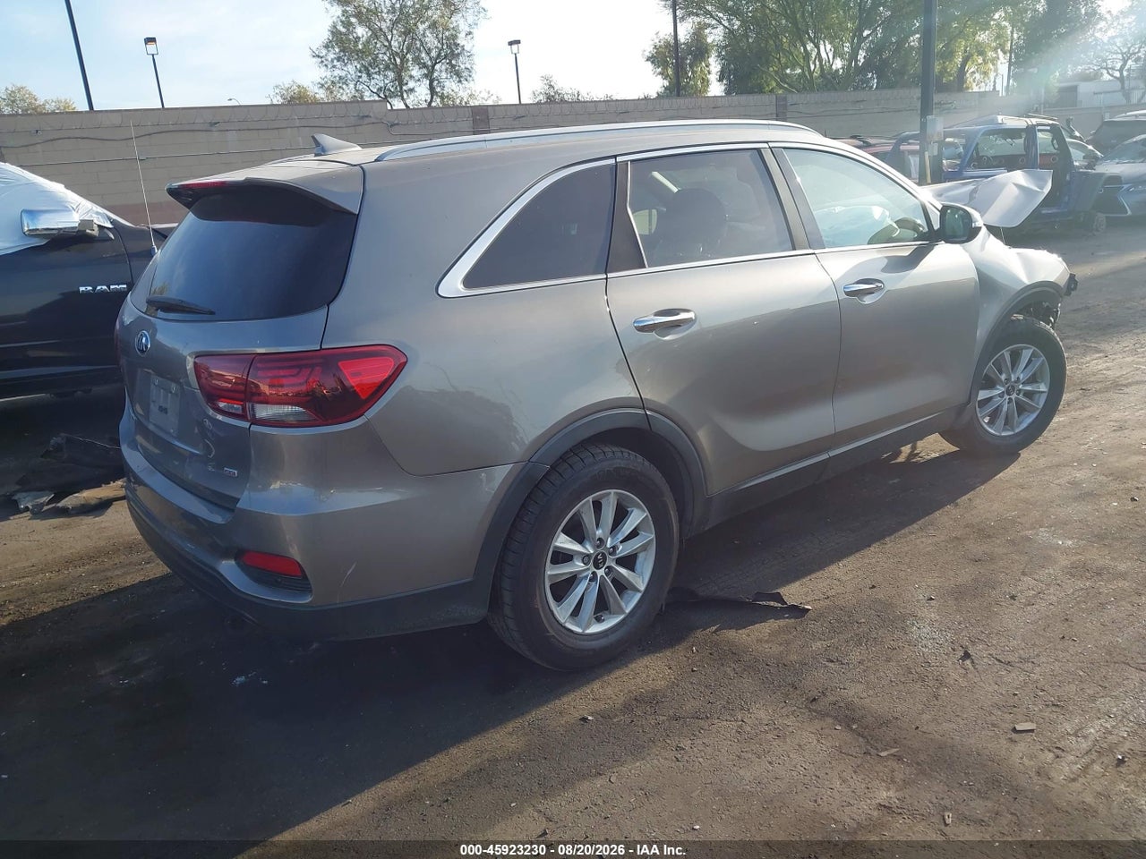 2019 KIA SORENTO 2.4L LX · 4/10
