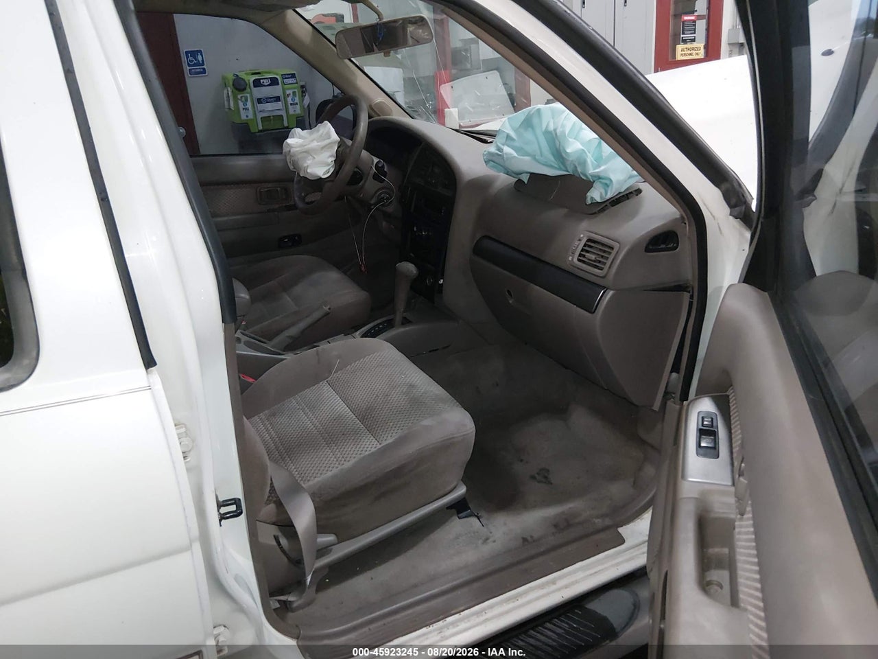 2004 NISSAN PATHFINDER SE · 5/11