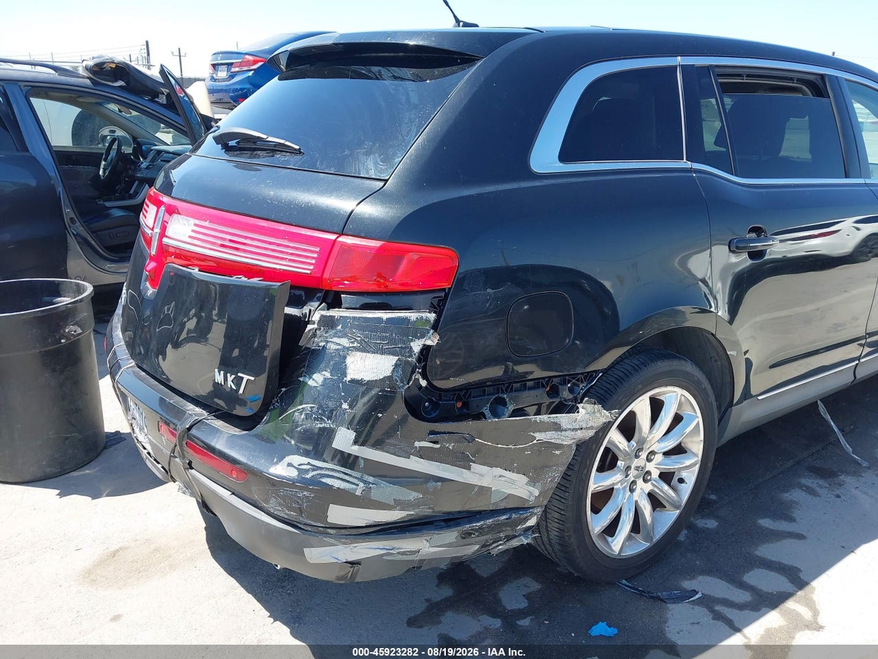 2010 LINCOLN MKT · 6/11