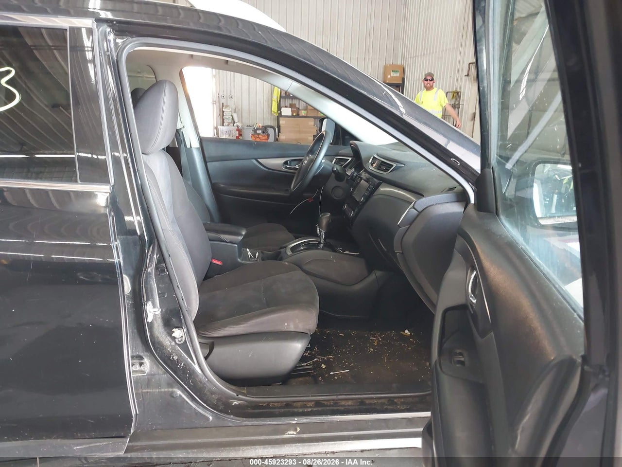 2016 NISSAN ROGUE SV · 5/11