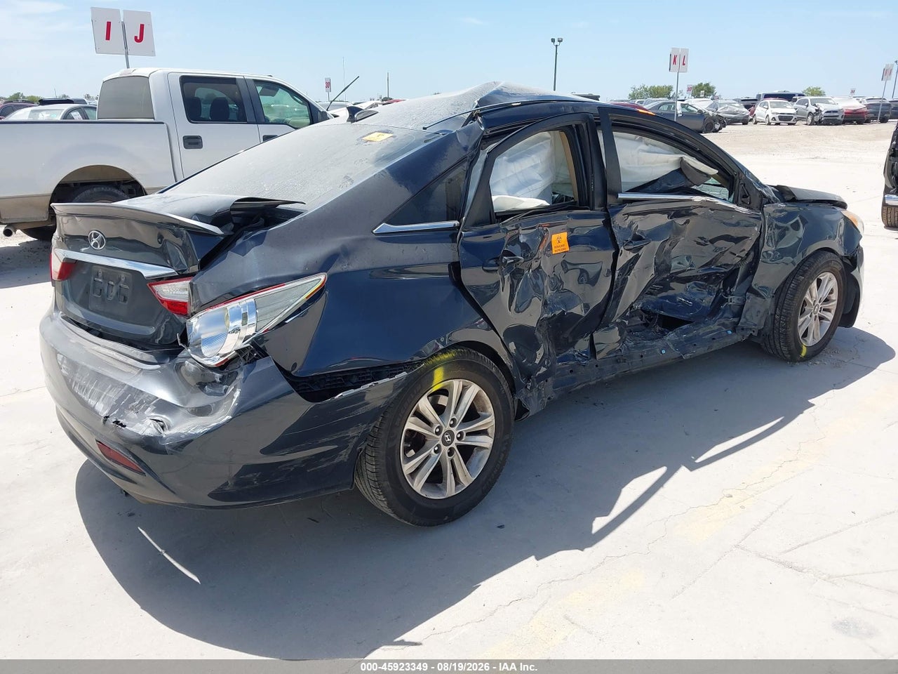 2013 HYUNDAI SONATA GLS · 4/10