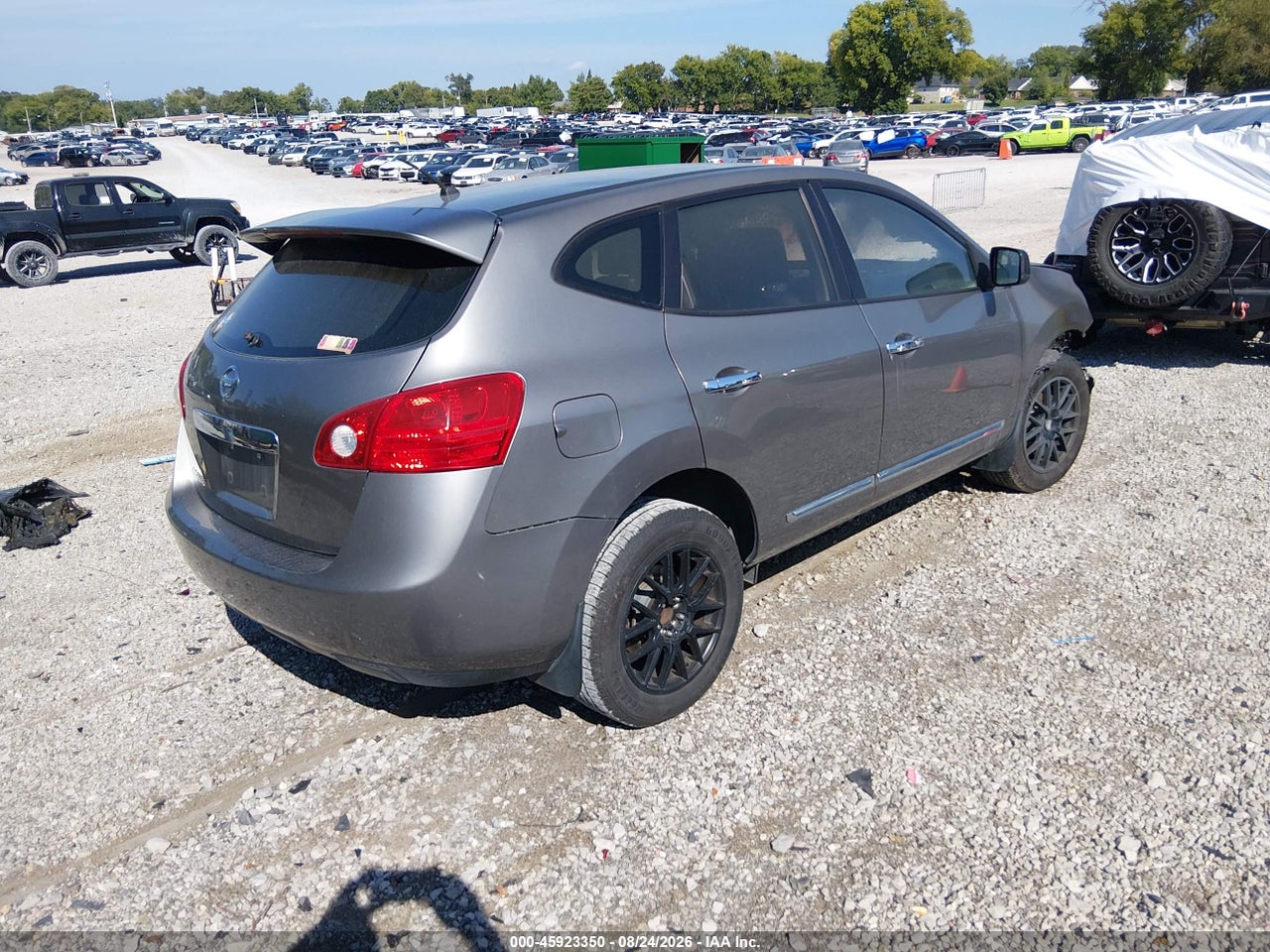 2011 NISSAN ROGUE S · 4/10