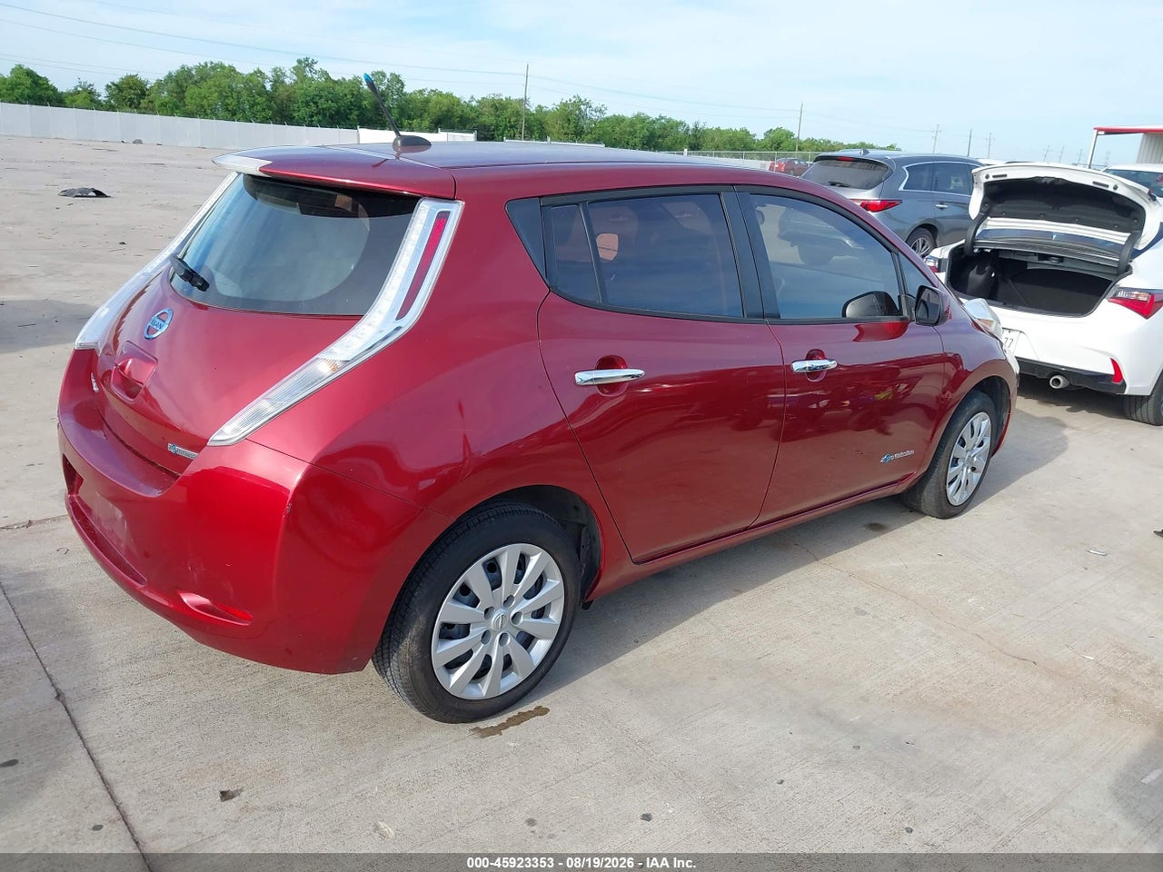 2013 NISSAN LEAF S · 4/11