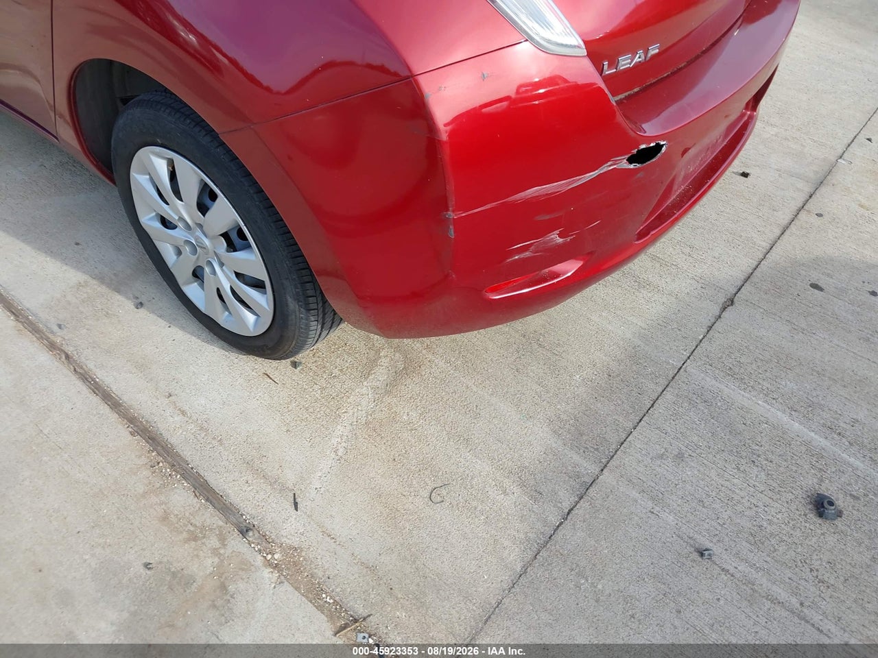 2013 NISSAN LEAF S · 6/11