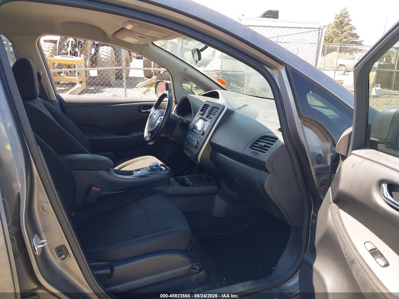 2015 NISSAN LEAF S · 5/11