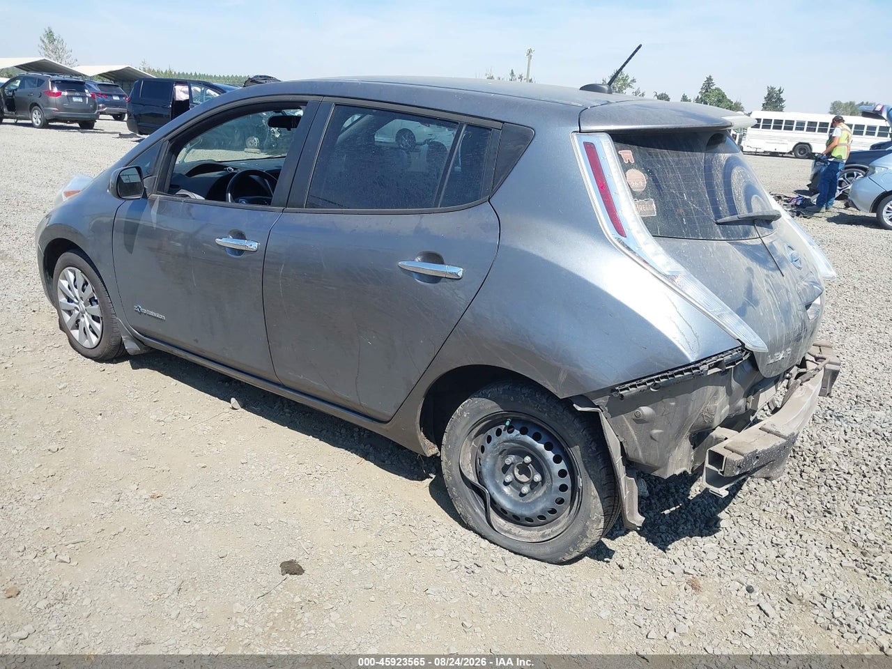 2015 NISSAN LEAF S · 3/11