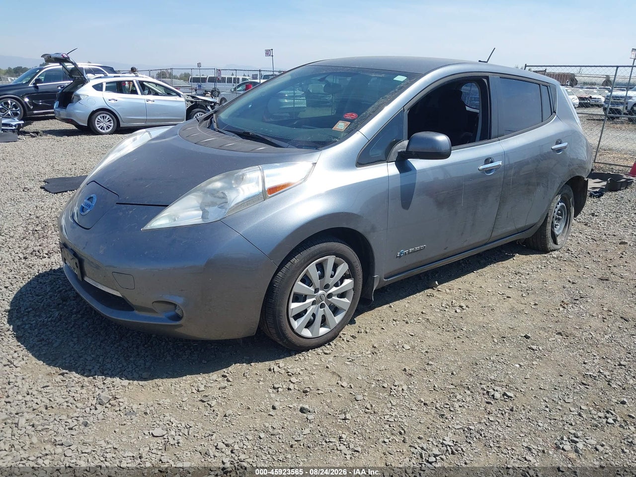 2015 NISSAN LEAF S · 2/11