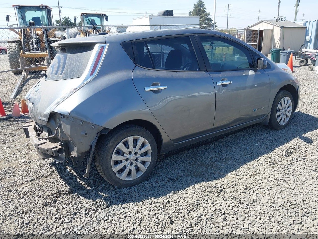 2015 NISSAN LEAF S · 4/11
