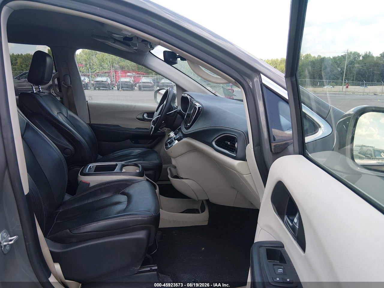 2022 CHRYSLER PACIFICA HYBRID TOURING L · 5/11