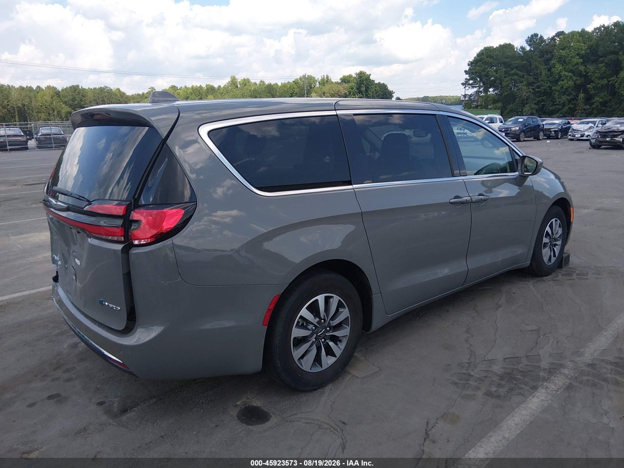2022 CHRYSLER PACIFICA HYBRID TOURING L · 4/11