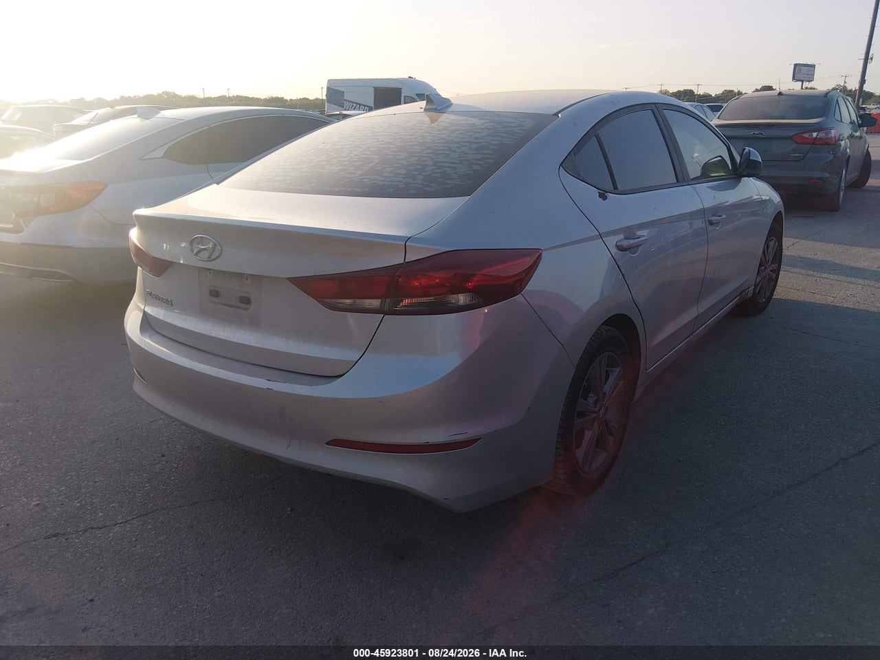 2017 HYUNDAI ELANTRA SE · 4/10
