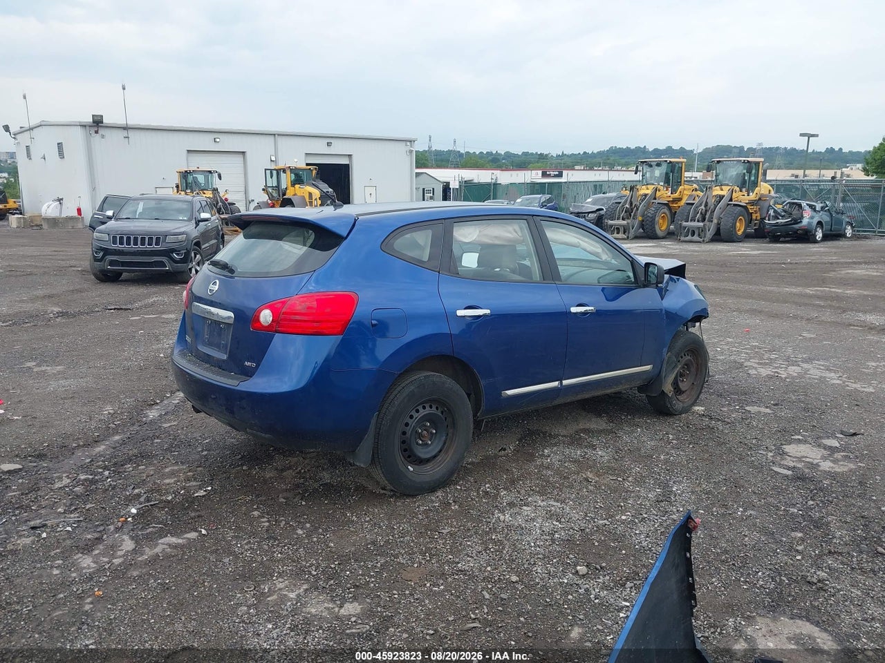 2011 NISSAN ROGUE S · 4/11
