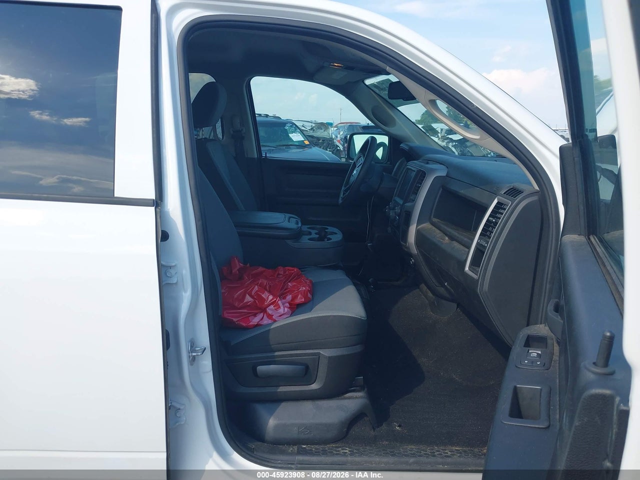 2024 RAM 1500 CLASSIC TRADESMAN  4X4 5'7 BOX · 5/11