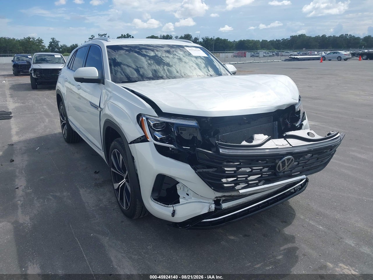 1V2FC2CA6TC****** · 2026 VOLKSWAGEN ATLAS CROSS SPORT SEL PREMIUM R-LINE