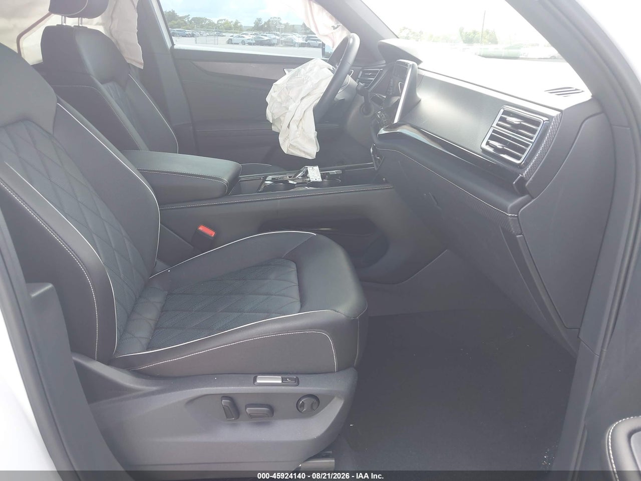 2026 VOLKSWAGEN ATLAS CROSS SPORT SEL PREMIUM R-LINE · 5/11