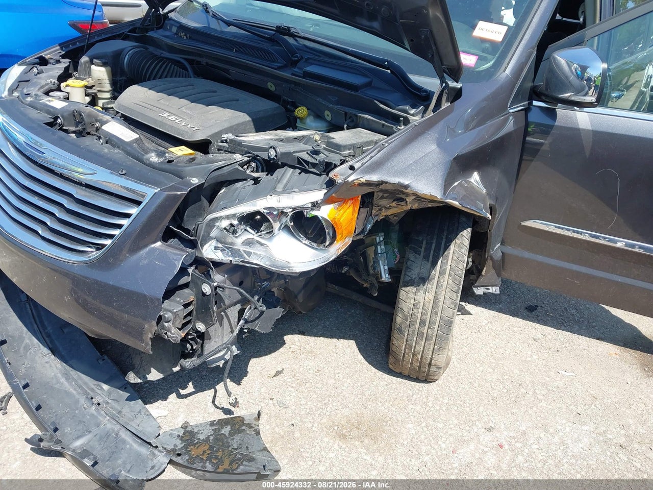 2015 CHRYSLER TOWN &amp; COUNTRY LIMITED · 6/11