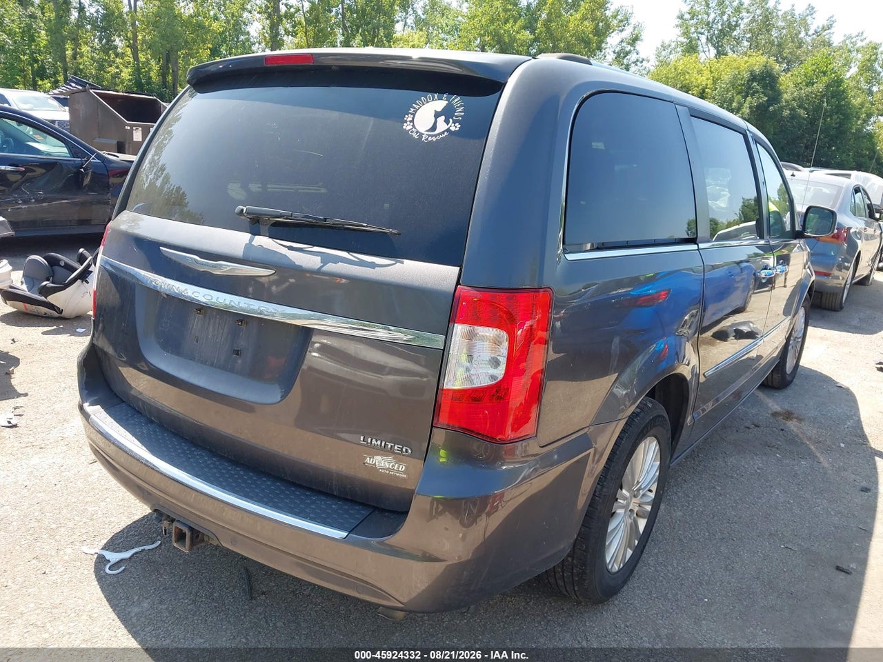 2015 CHRYSLER TOWN &amp; COUNTRY LIMITED · 4/11