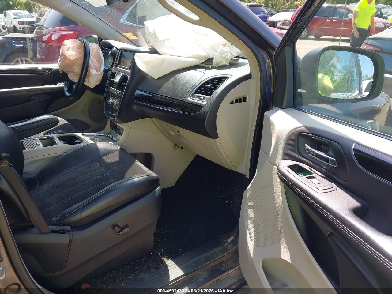 2015 CHRYSLER TOWN &amp; COUNTRY LIMITED · 5/11