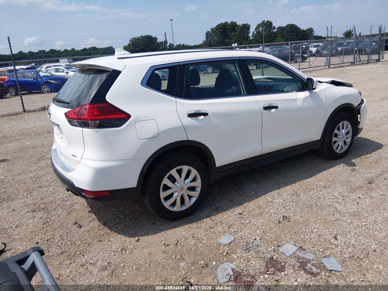 2017 NISSAN ROGUE S · 4/11